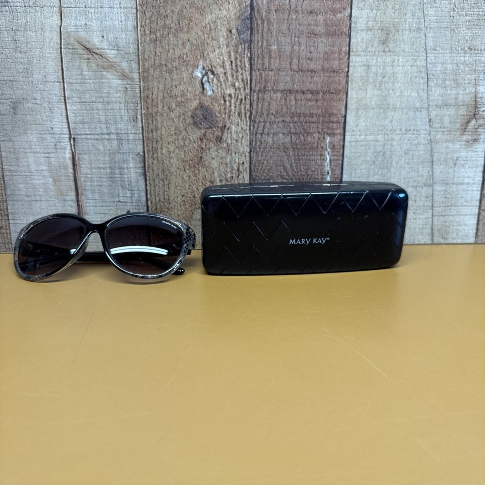 Mary Kay Black MK Sunglasses W/ Mary Kay Black Chevron Print Case